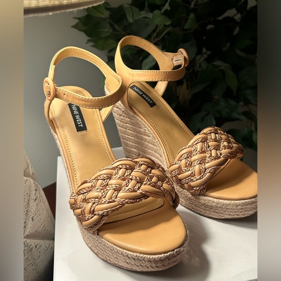 Nine West Hosana 3 Tan Wedge Sandal Size 9 - Picture 2 of 10